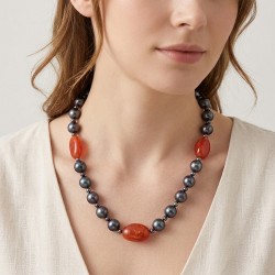 Κολιέ με Κ18 χρυσό κουμπωμα, μαύρα μαργαριτάρια και καρνεόλη - F126827