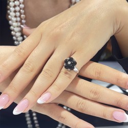 Δαχτυλίδι Κ18 λευκόχρυσο με όνυχα και διαμάντια - M306747