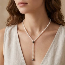 Κολιέ με Κ14 χρυσά στοιχεία και λευκά και μαύρα μαργαριτάρια - M122720B