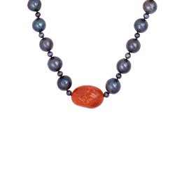 Κολιέ με Κ18 χρυσό κουμπωμα, μαύρα μαργαριτάρια και καρνεόλη - F126827