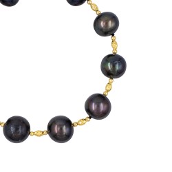 Βραχιόλι με Κ18 χρυσά στοιχεία και μαύρα μαργαριτάρια - B126851