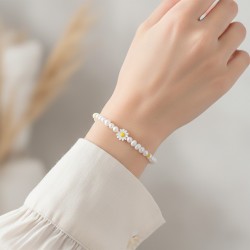 Βραχιόλι με Κ14 χρυσό κούμπωμα, λευκά μαργαριτάρια και shell pearl - B125640Y