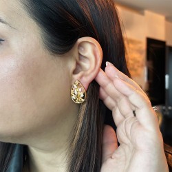 Σκουλαρίκια με λευκά μαργαριτάρια και βάση από ατσάλι με κλιπ - F126873