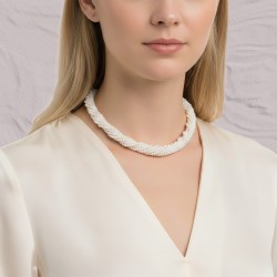 Κολιέ με λευκά μαργαριτάρια και χρυσό κούμπωμα 14K - M121670