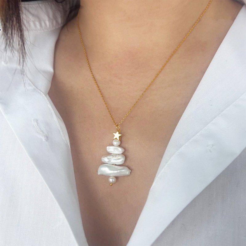 Γούρι 2026 μενταγιόν με λευκά μαργαριτάρια σε ασημένια 925 επιχρυσωμένη βάση - F126765