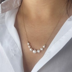 Κολιέ Κ14 χρυσή αλυσίδα με λευκά μαργαριτάρια και χρυσά στοιχεία - F126771