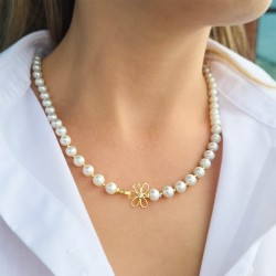 Κολιέ με Κ14 χρυσό κούμπωμα λουλούδι με ζιργκόν και λευκά μαργαριτάρια - F126590