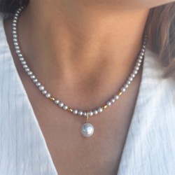 Κολιέ με Κ18 χρυσά στοιχεία, γκρι μαργαριτάρια και μενταγιόν Κ18 με QTV μαργαριτάρι - F126673