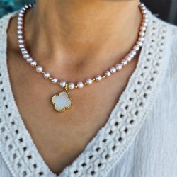 Κολιέ με Κ18 χρυσό μενταγιόν με shell pearl και σομόν μαργαριτάρια - F125785