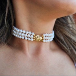 Κολιέ choker με Κ14 χρυσά στοιχεία και 3 σειρές λευκά μαργαριτάρια - F126489
