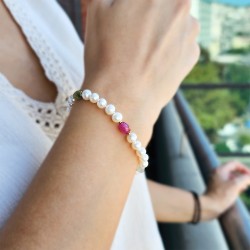 Βραχιόλι με Κ14 χρυσά στοιχεία, λευκά μαργαριτάρια και πολύχρωμα ζαφείρια - M125299