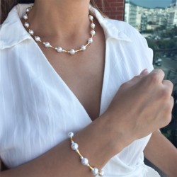 Σετ κολιέ και βραχιόλι με Κ18 χρυσά στοιχεία και λευκά μαργαριτάρια - S126109