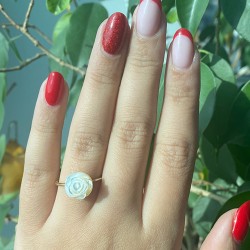 Δαχτυλίδι Κ14 χρυσό με shell pearl σε σχήμα λουλούδι - R125923