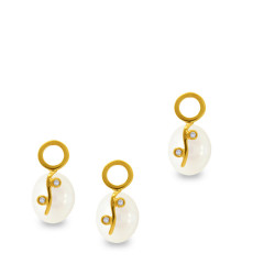 Σετ Κ18 χρυσό μενταγιόν και σκουλαρίκια με λευκά μαργαριτάρια και διαμάντια - M990001