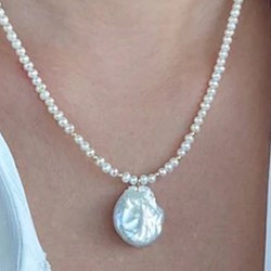 Κολιέ με Κ14 χρυσά στοιχεία, λευκά μαργαριτάρια και Biwa - M125163 Κολιέ με Κ14 χρυσά στοιχεία, λευκά μαργαριτάρια και Biwa - M125163